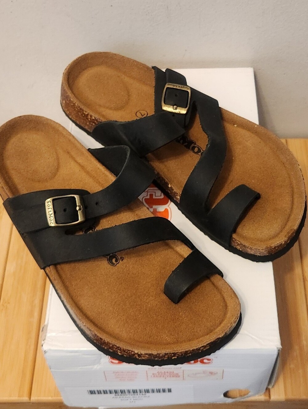 New Softmoc Aileen5 Black Leather Upper and Suede Sandals - Women's Size 7
